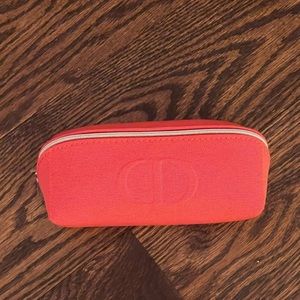 Set of 2 MAC eyeshadows and a makeup bag